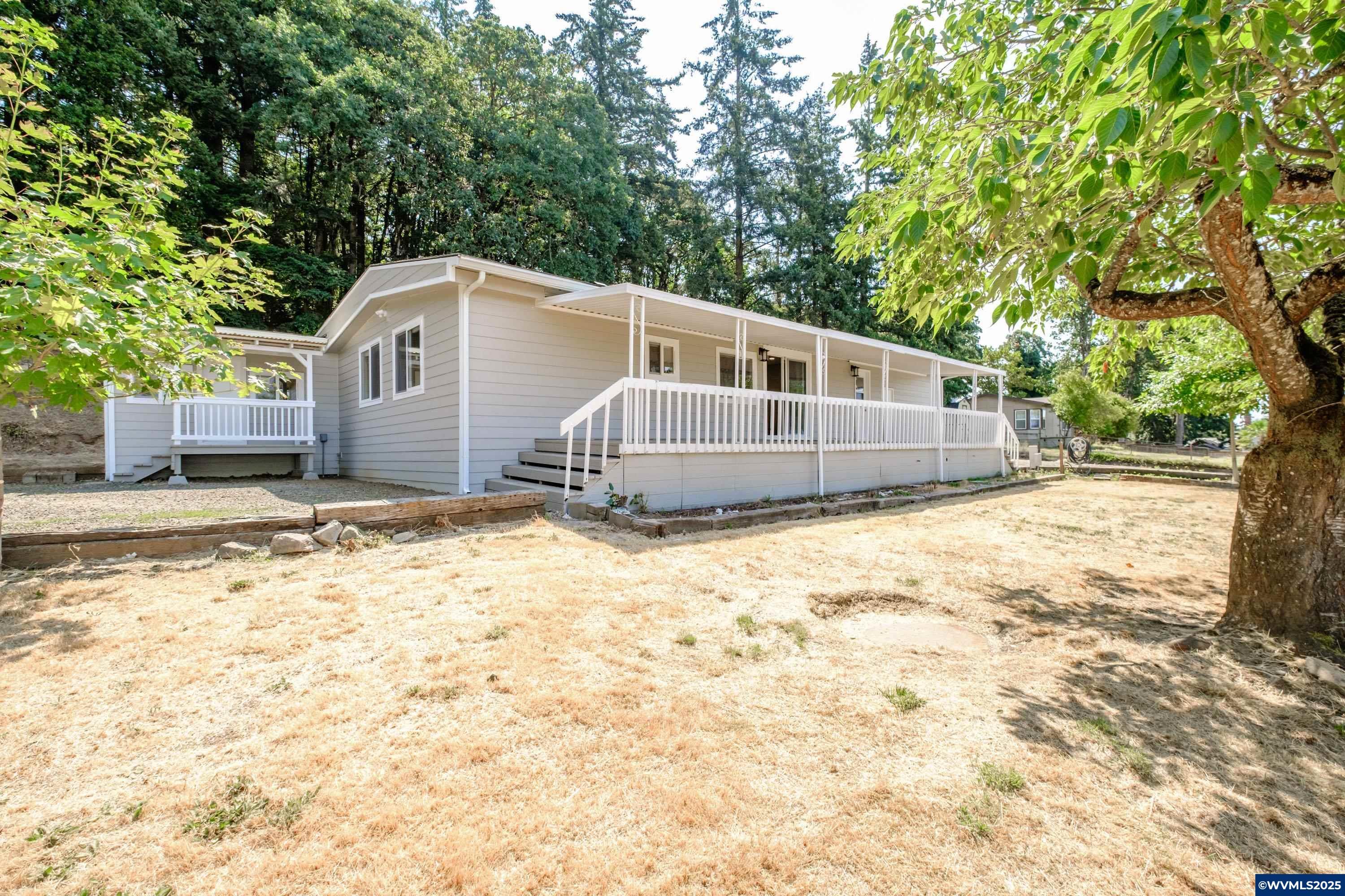 Property Photo: 38611 Century Dr NE OR 97322
