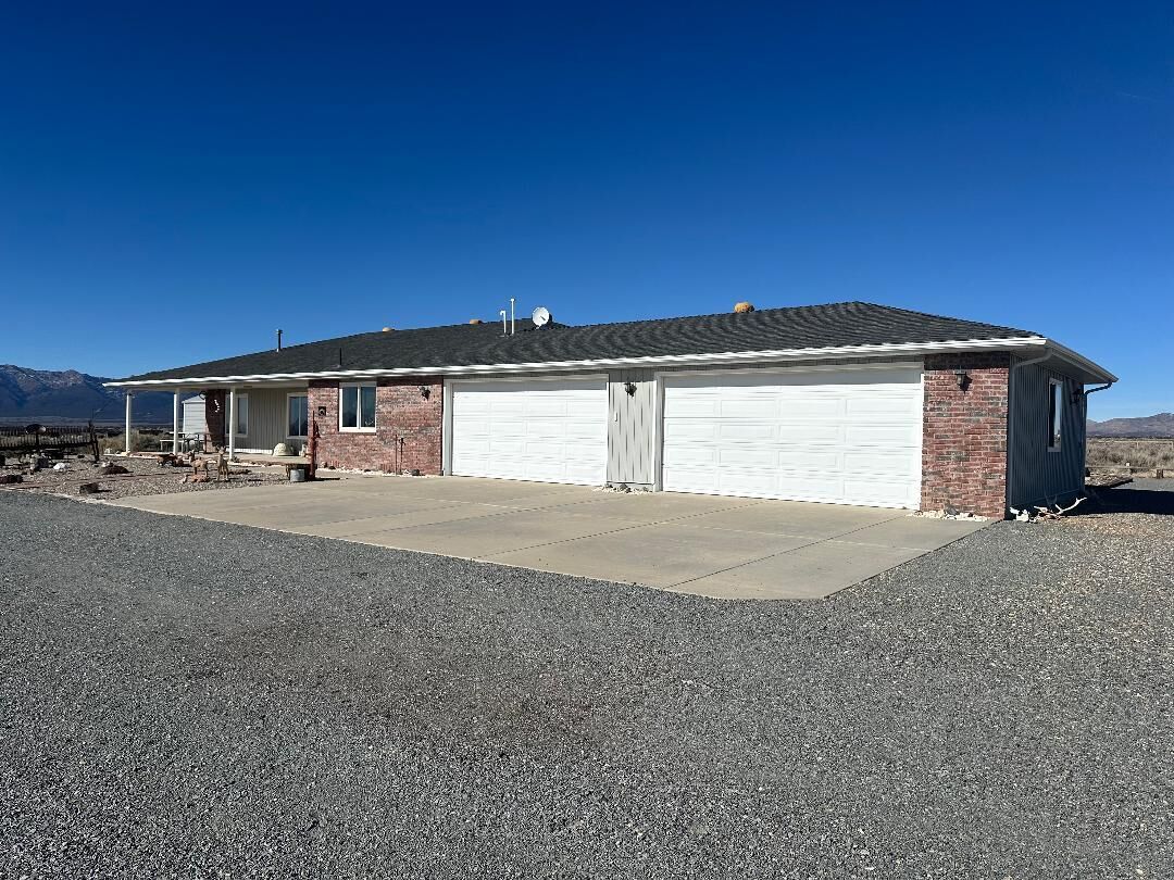 Property Photo: 115 W 2820 N UT 84713