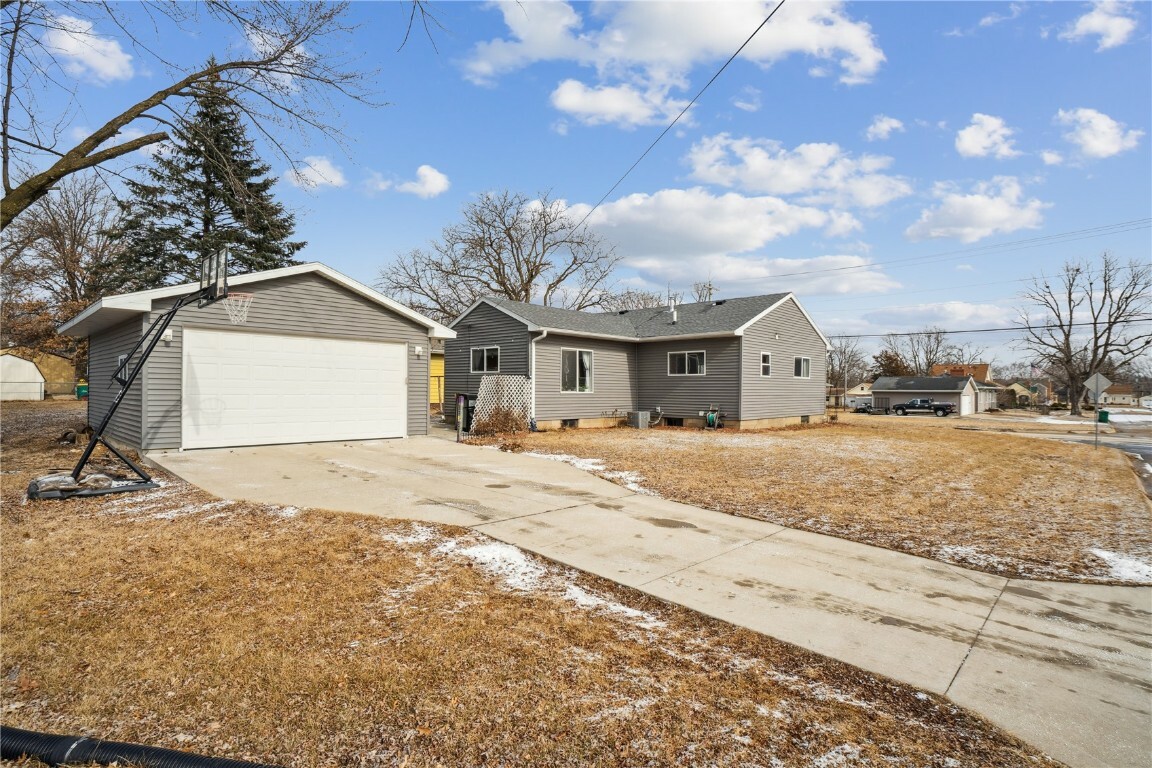 Property Photo:  601 8th Avenue NW  IA 50644 