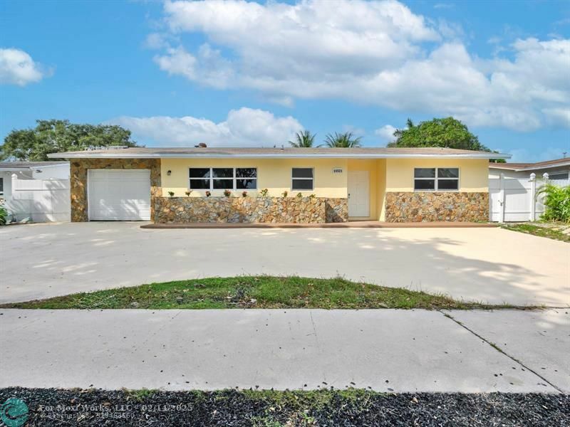 10521 Taft St  Pembroke Pines FL 33026 photo