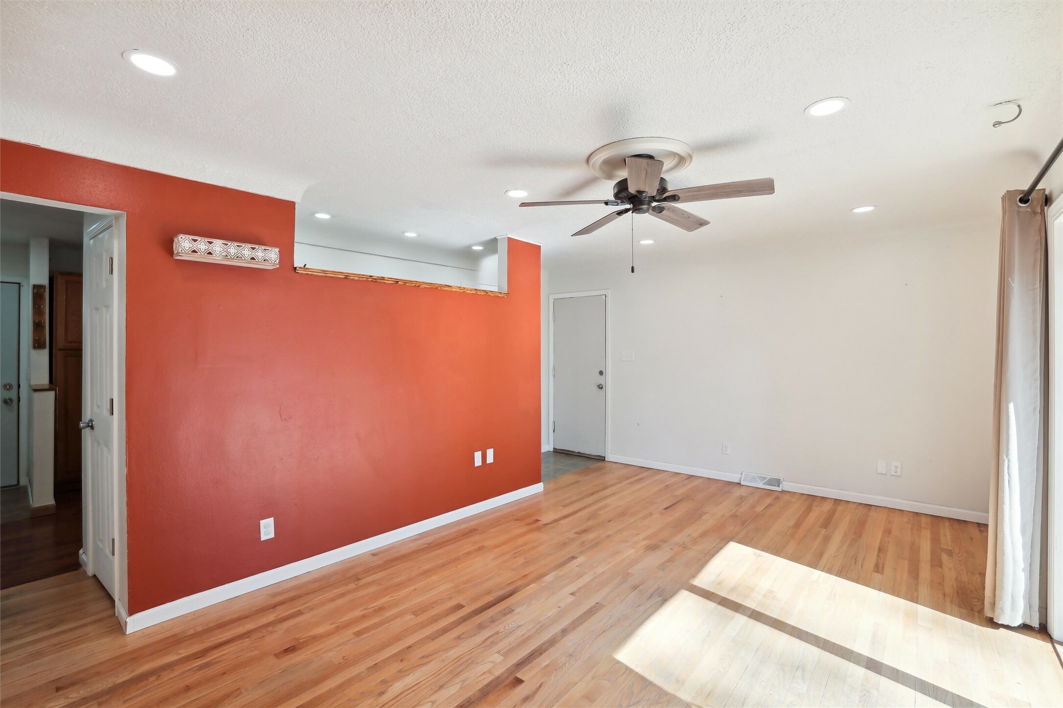 Property Photo:  214 Broad Street  IA 50315 