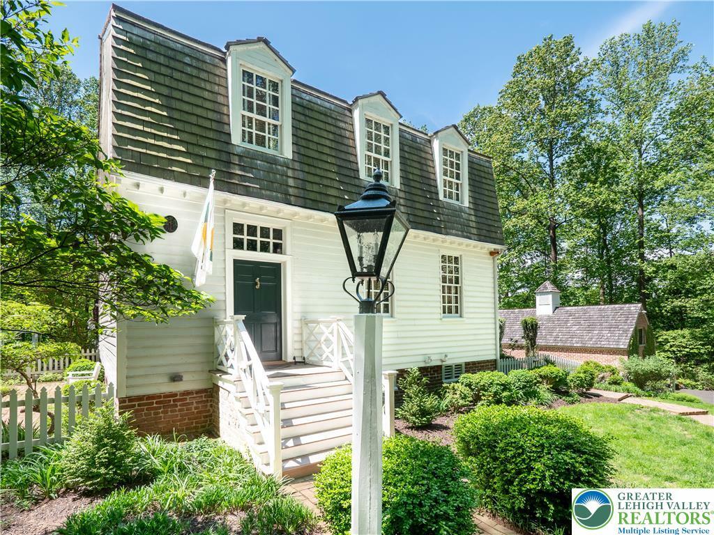 Property Photo: 1108 S Barbara Drive PA 18011
