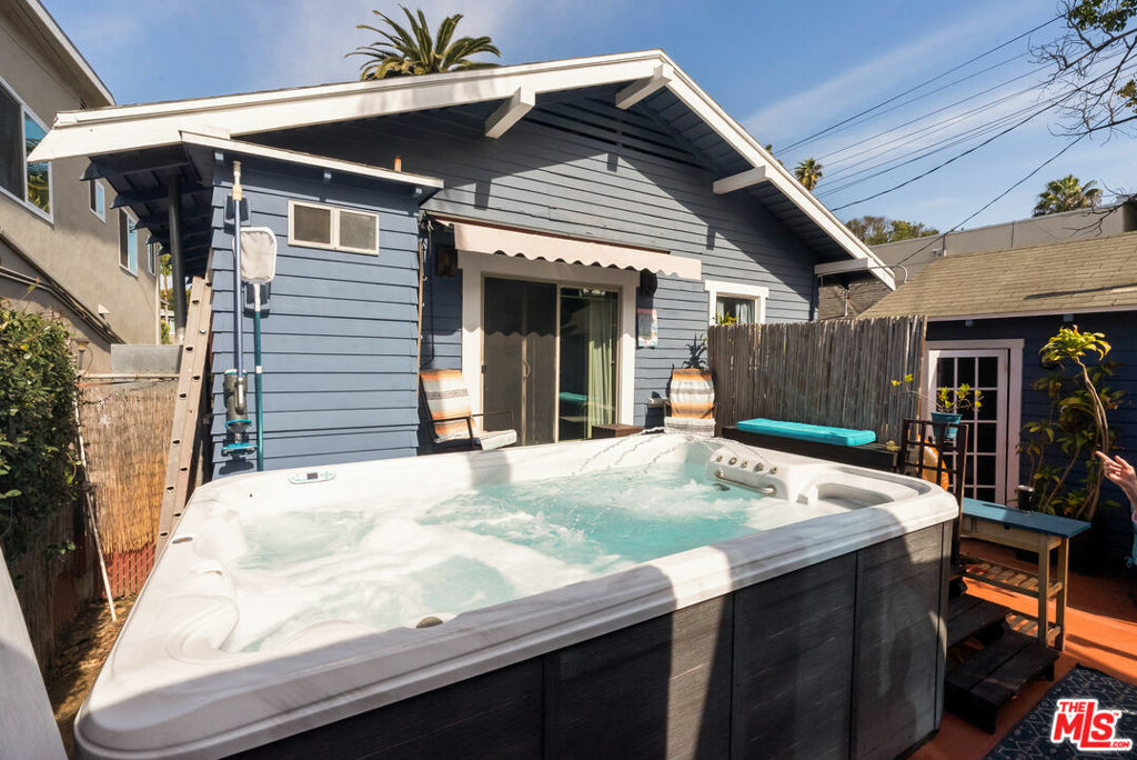 Property Photo: 1406 E Appleton Street CA 90802