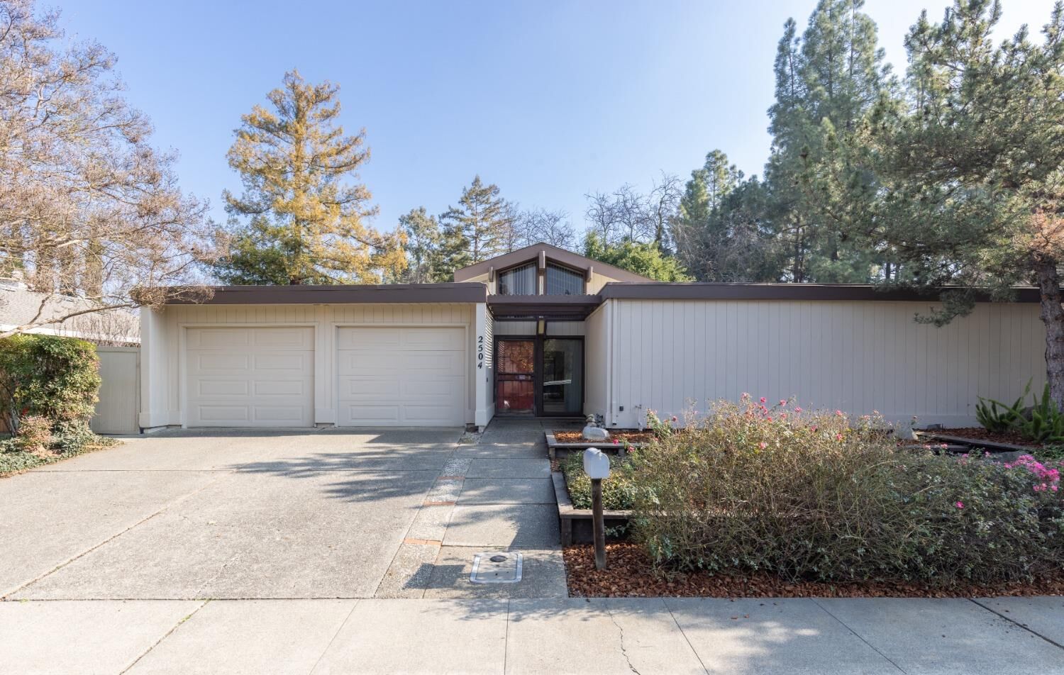 Property Photo: 2504 Madrid Court CA 95616