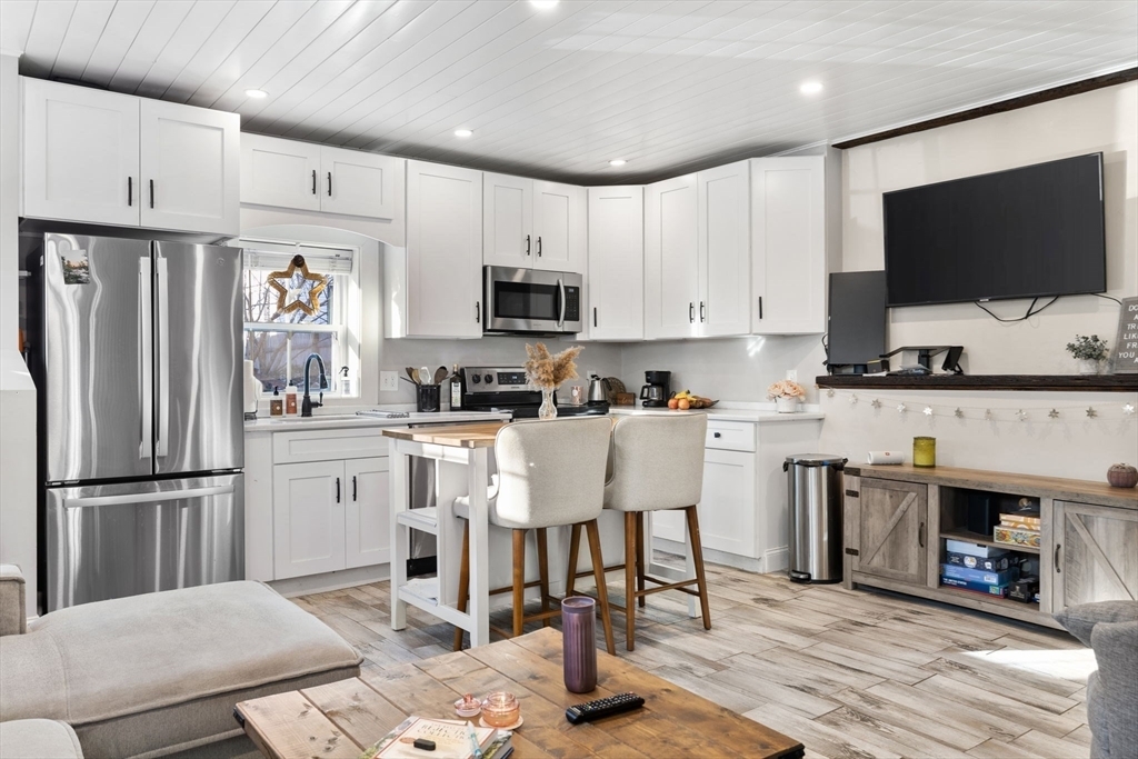 Property Photo: 104 Bridge St 5 MA 01970