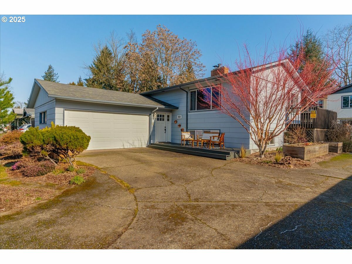 Property Photo:  400 SE 111th Ave  OR 97216 