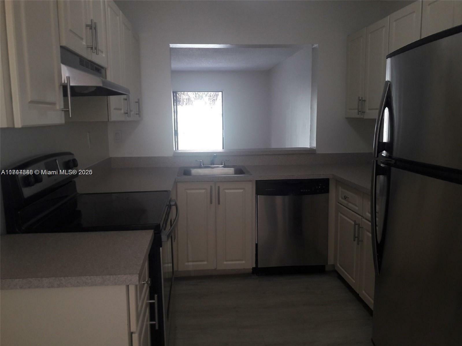 Property Photo:  227 E Palm Cir 227  FL 33025 