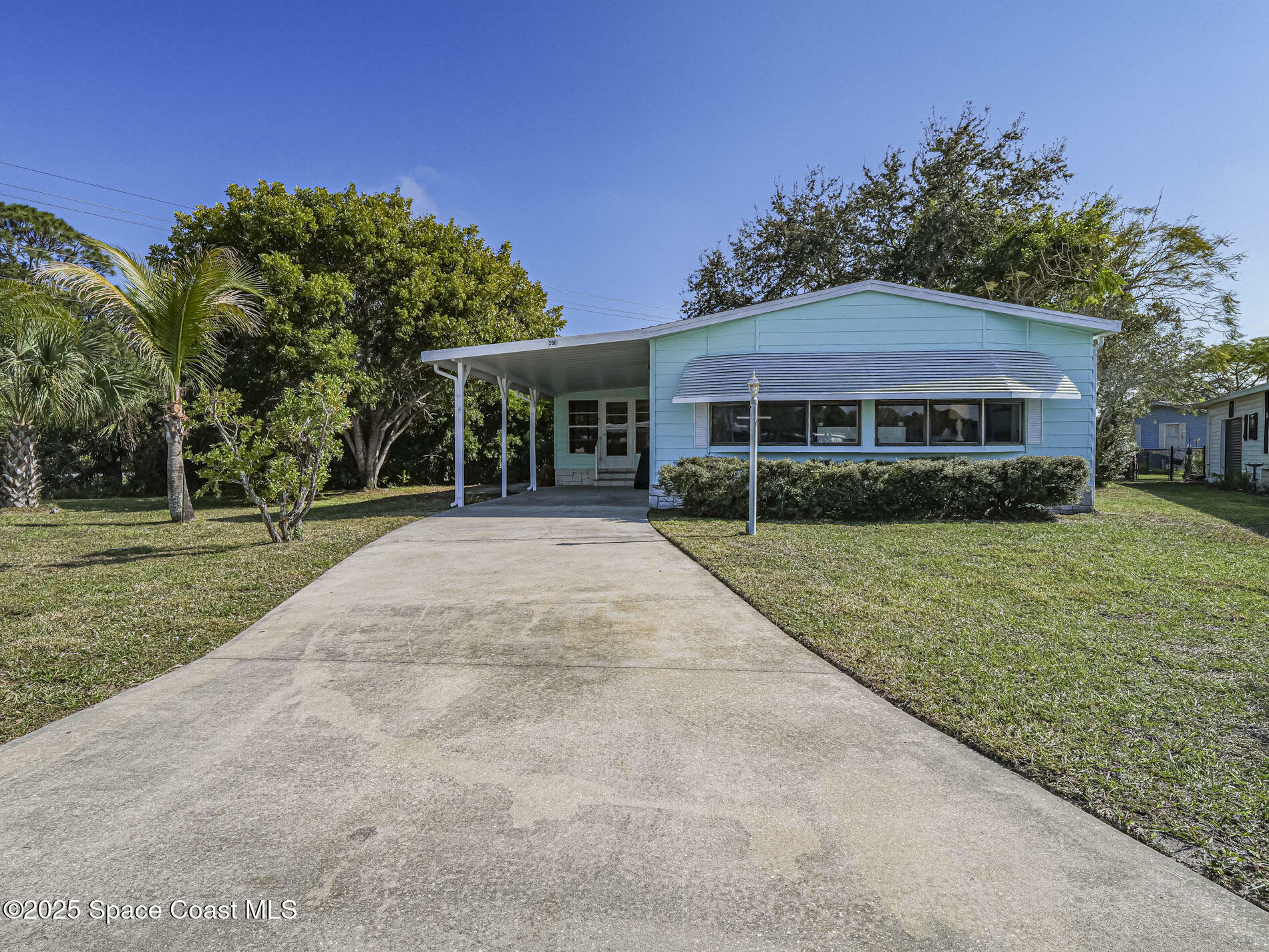 Property Photo: 206 Almond Court FL 32976