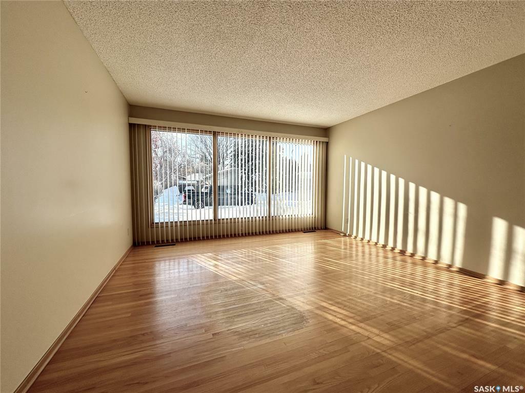 Property Photo:  417 East Place  SK S7J 2Y7 