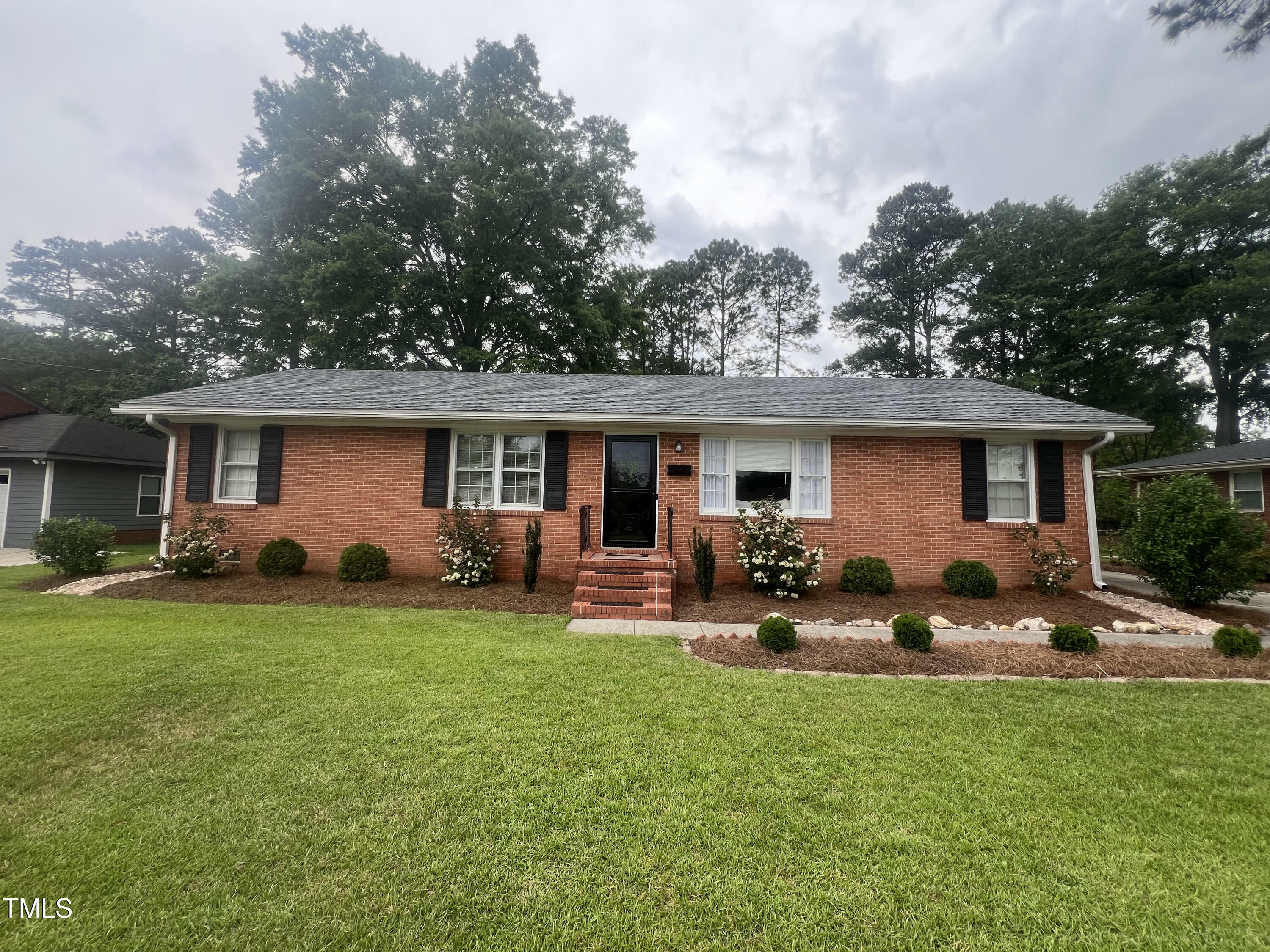 Property Photo:  1004 S Crescent Drive  NC 27577 