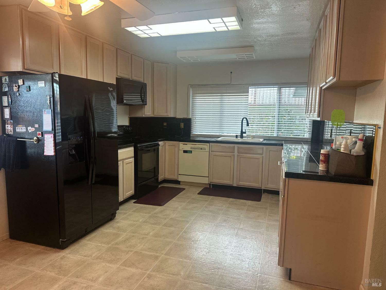 Property Photo:  401 Sunrise Way  CA 94591 