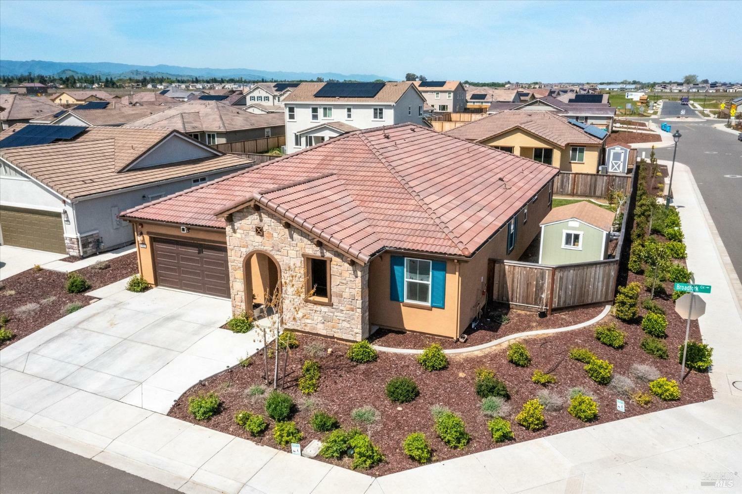 Property Photo: 805 Broadfork Circle CA 95687