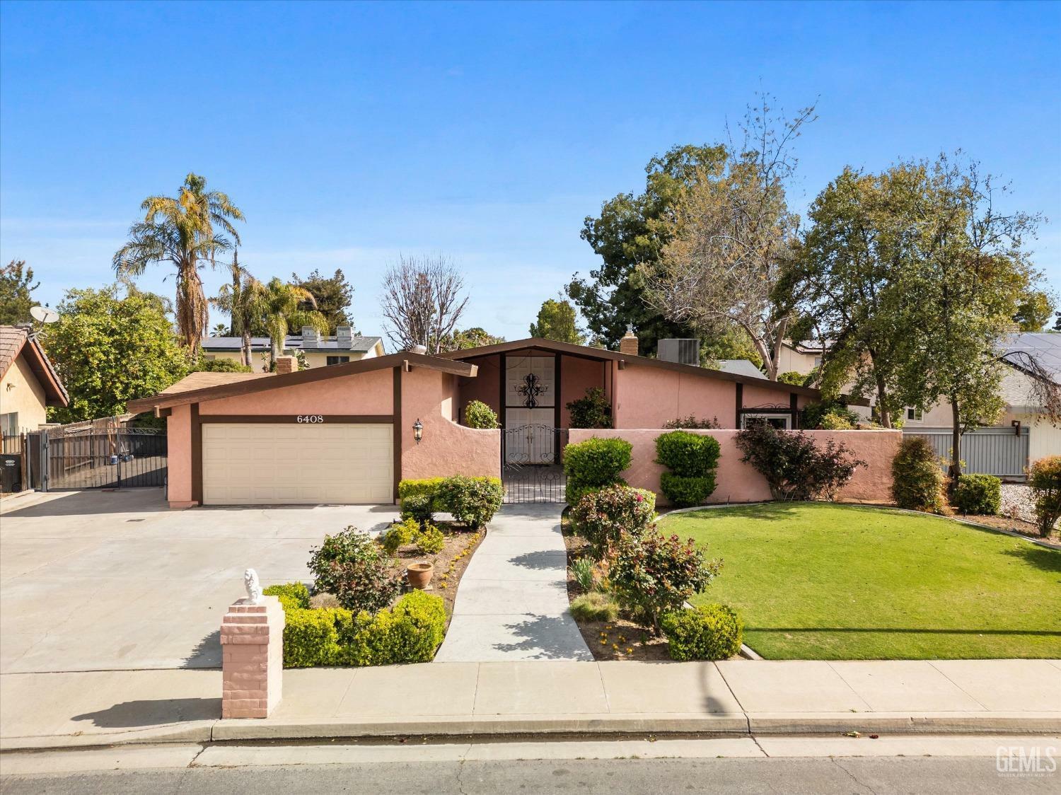 Property Photo: 6408 Glenrock Way CA 93309
