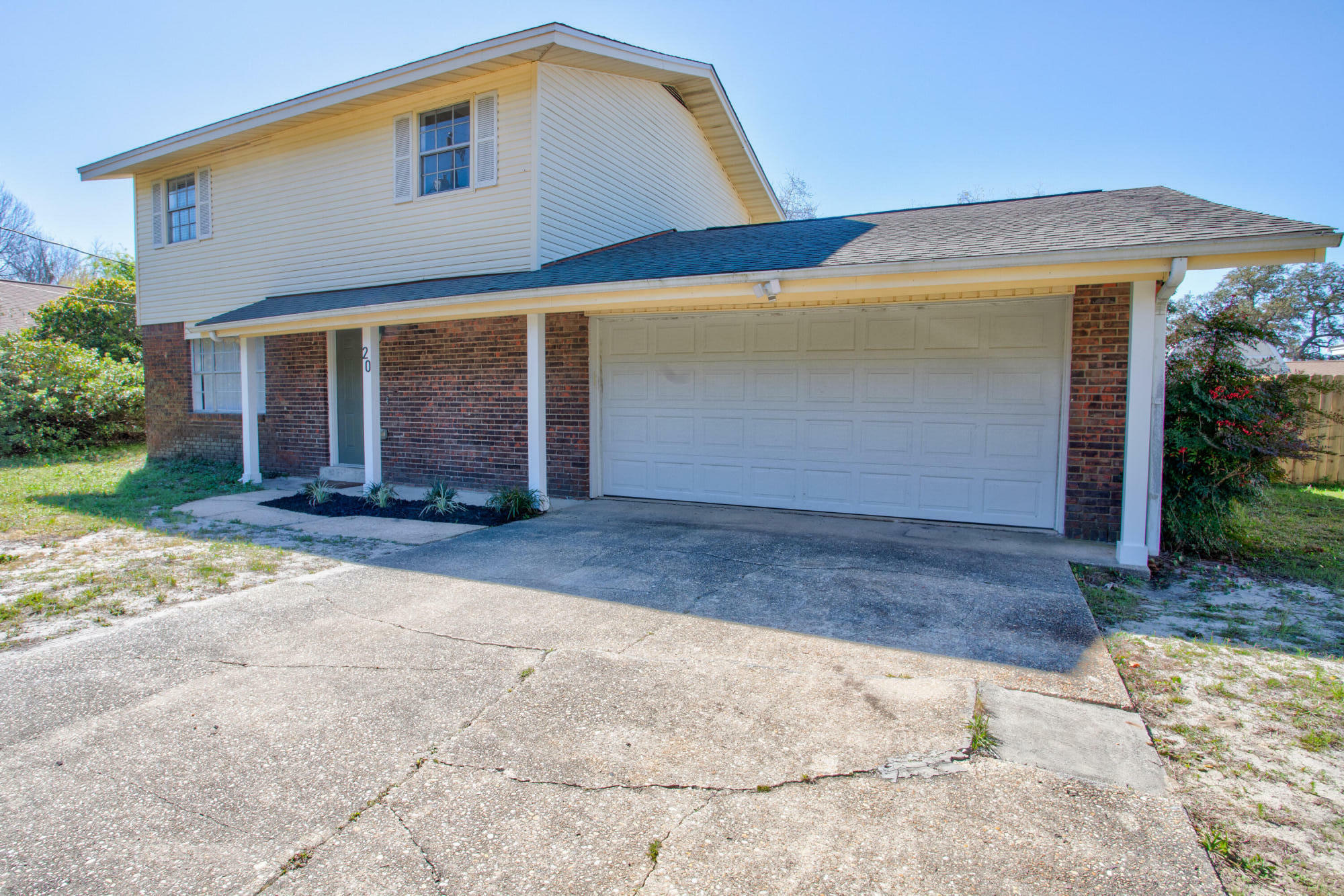 Property Photo: 20 E Casa Loma Drive FL 32569