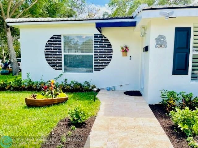 Property Photo:  600 SW 10th Street  FL 33315 