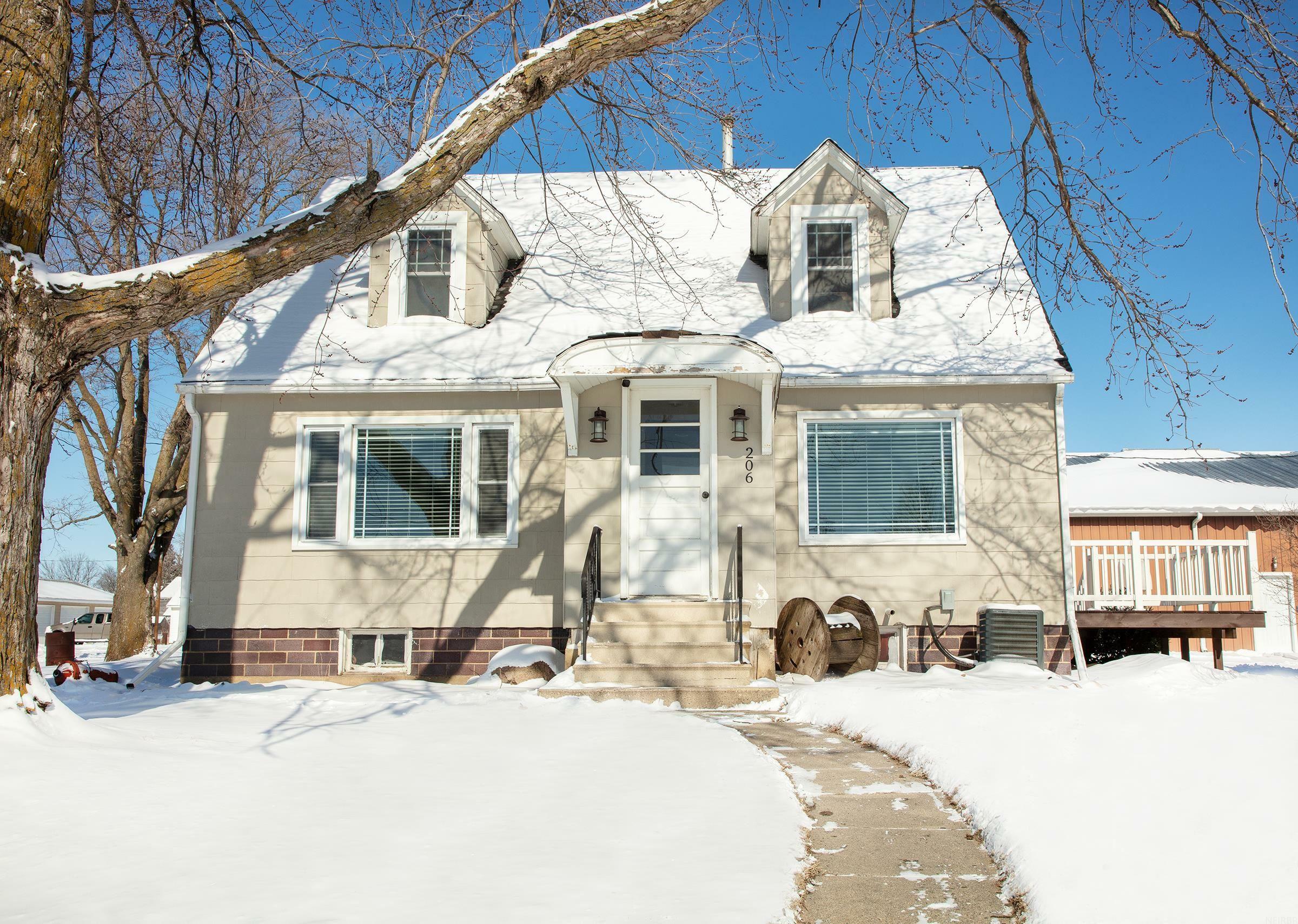 Property Photo:  206 Market  IA 50642 