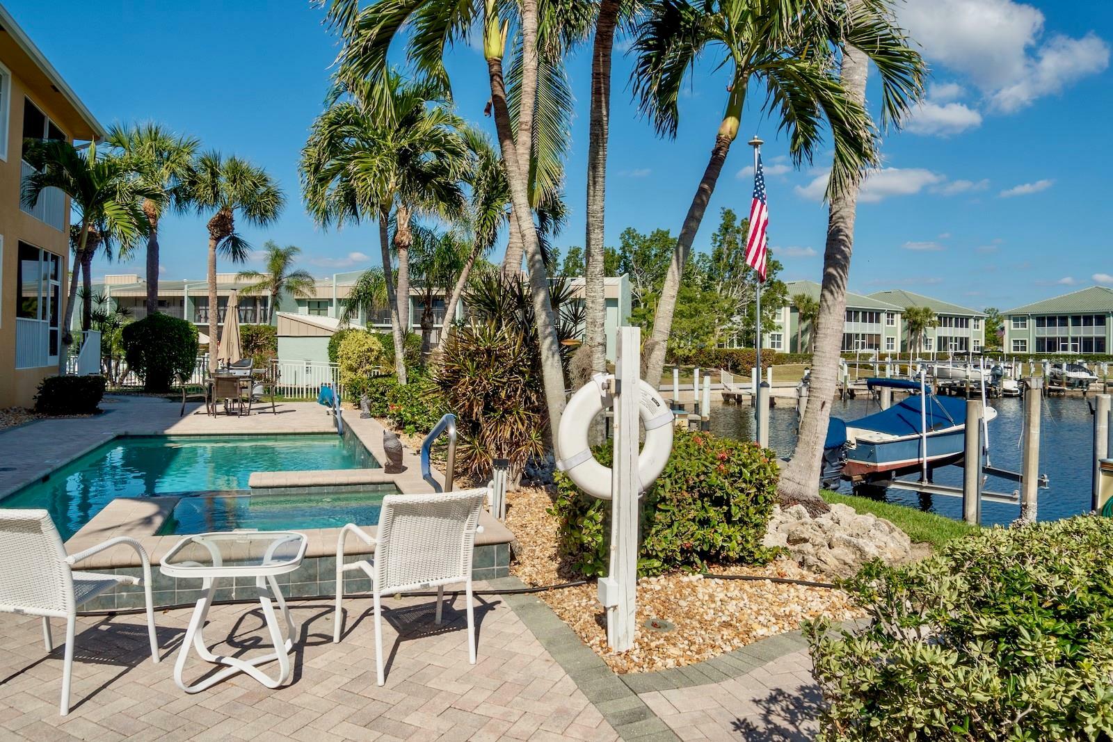 Property Photo: 3216 Purple Martin Drive 121 FL 33950