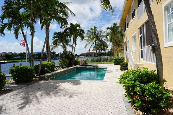 Property Photo: 3216 Purple Martin Drive 121 FL 33950