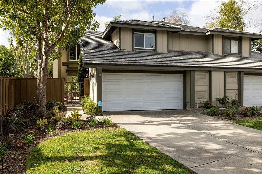 Property Photo:  15 Moss Hill Lane  CA 92653 