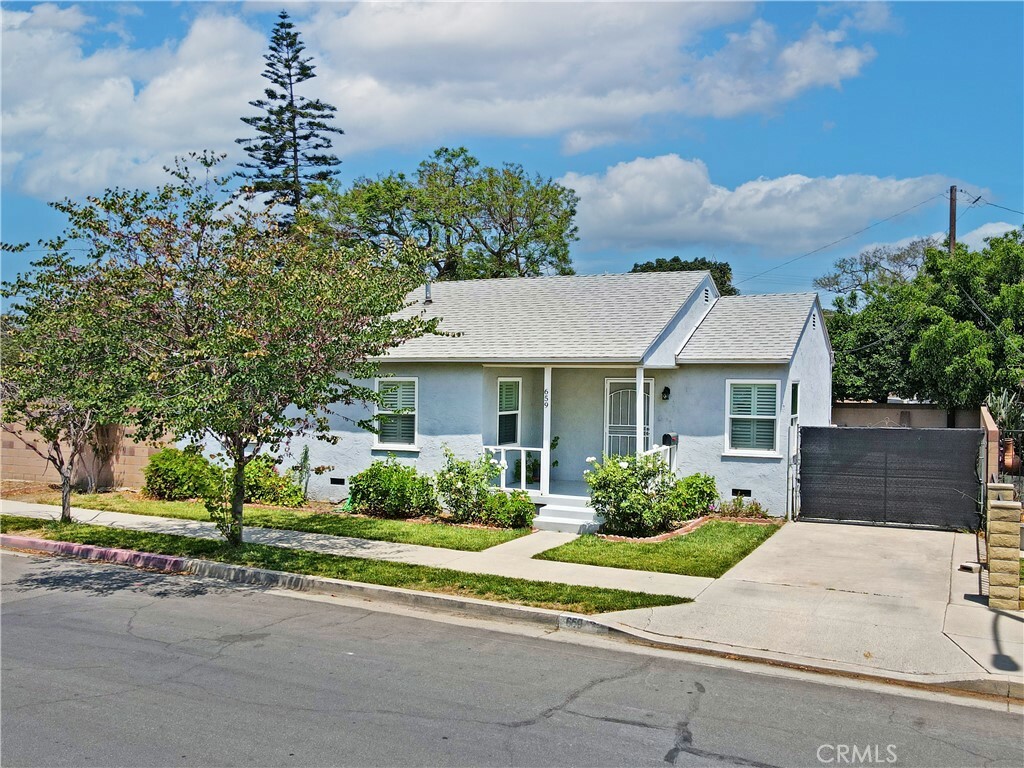 Property Photo:  659 E Penfold Street  CA 90805 