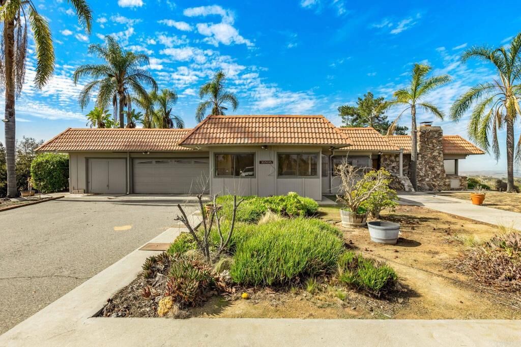 Property Photo: 30508 Circle R Lane CA 92082