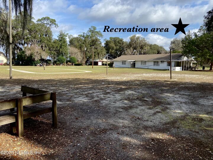 Property Photo: 414 Holiday Drive FL 32148