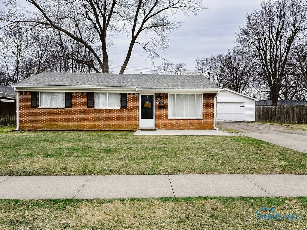 636 Woodward Avenue  Fostoria OH 44830 photo