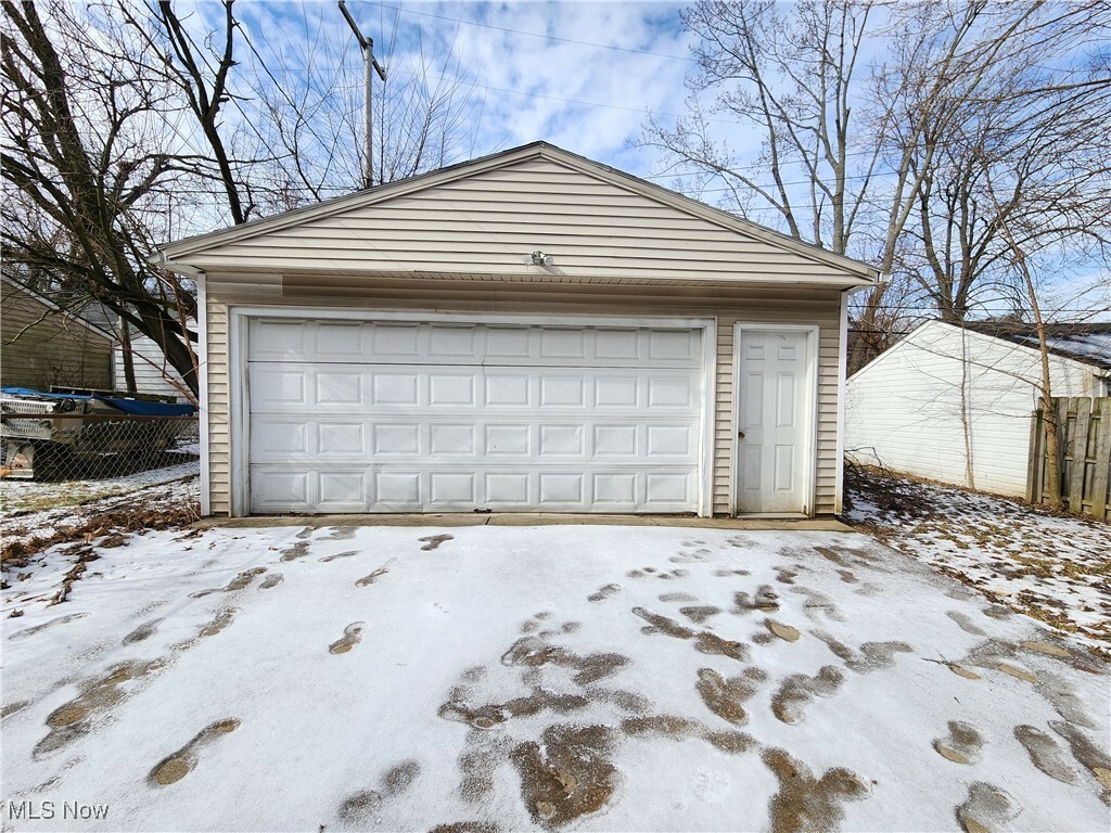 Property Photo:  1160 Brentwood Road  OH 44121 