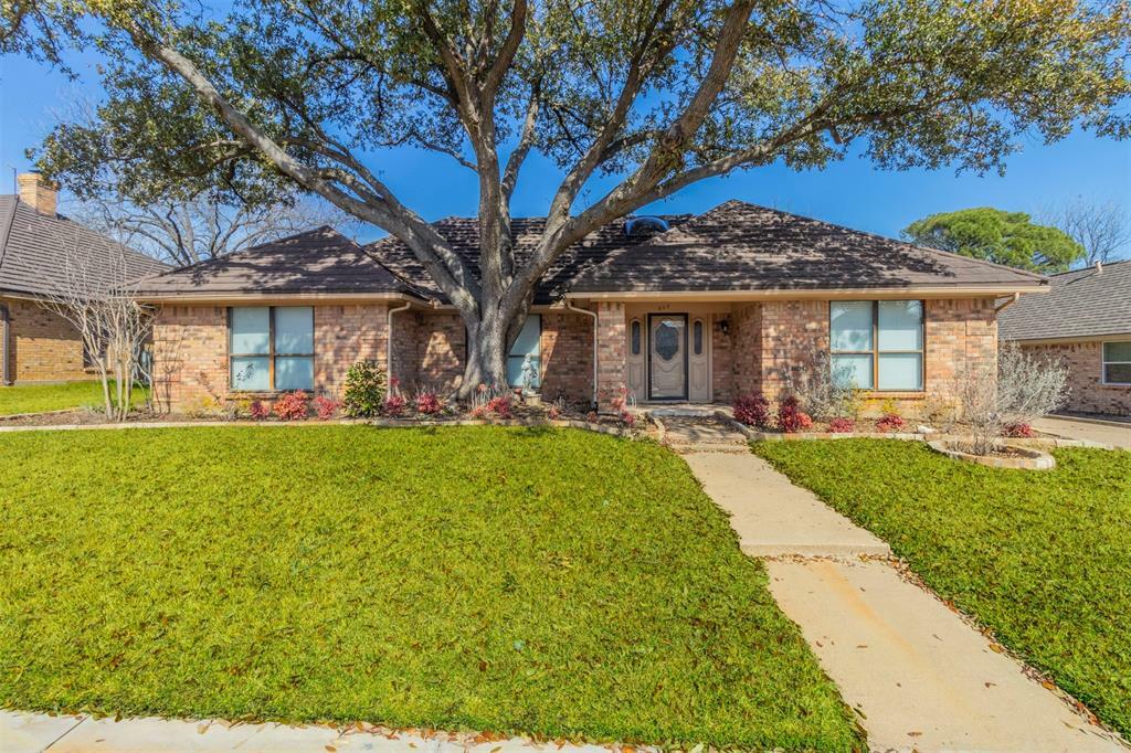 Property Photo:  805 Shady Lane  TX 76021 