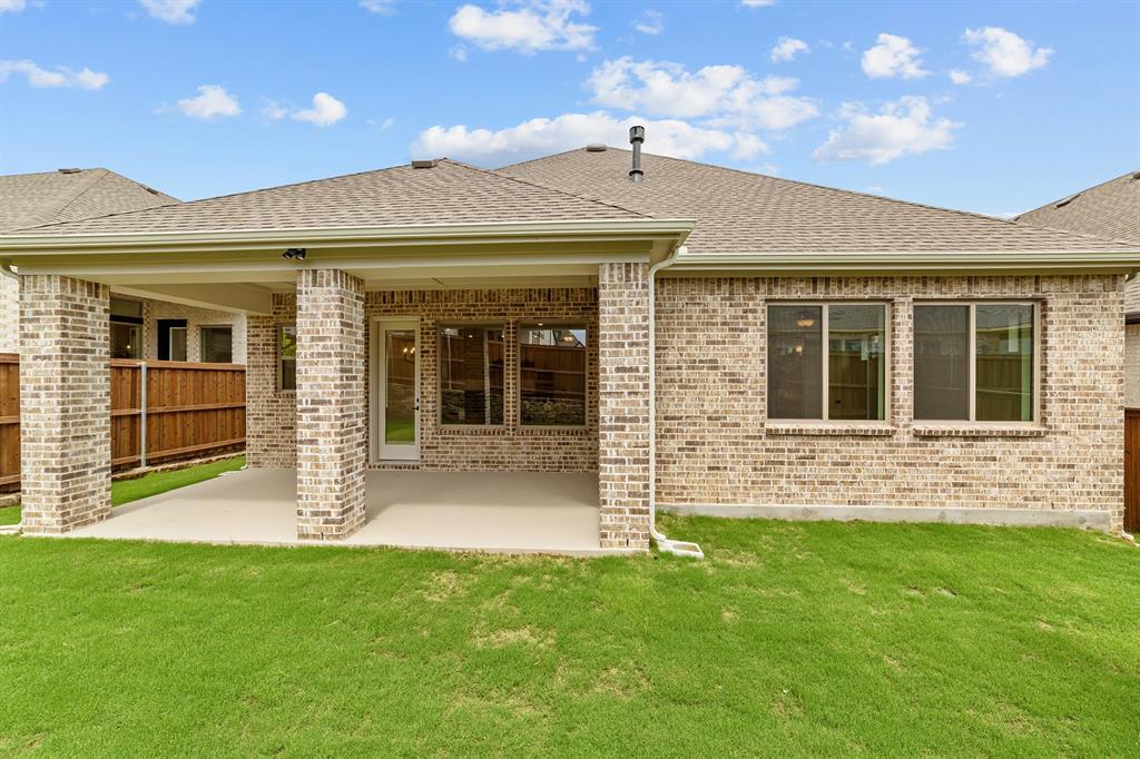 Property Photo: 602 Lundy Lane TX 76063