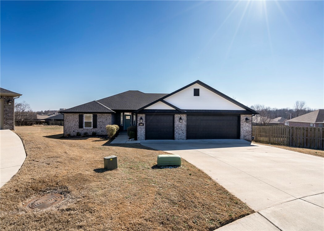 Property Photo:  1303 Eagle Court  AR 72736 