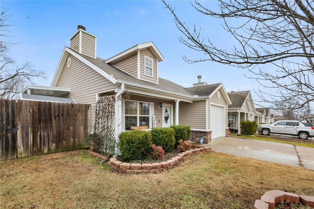 Property Photo:  1101 S C Court  AR 72756 