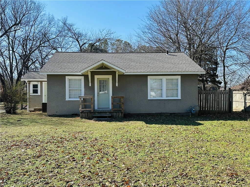 Property Photo:  1780 S Washington Street  AR 72761 