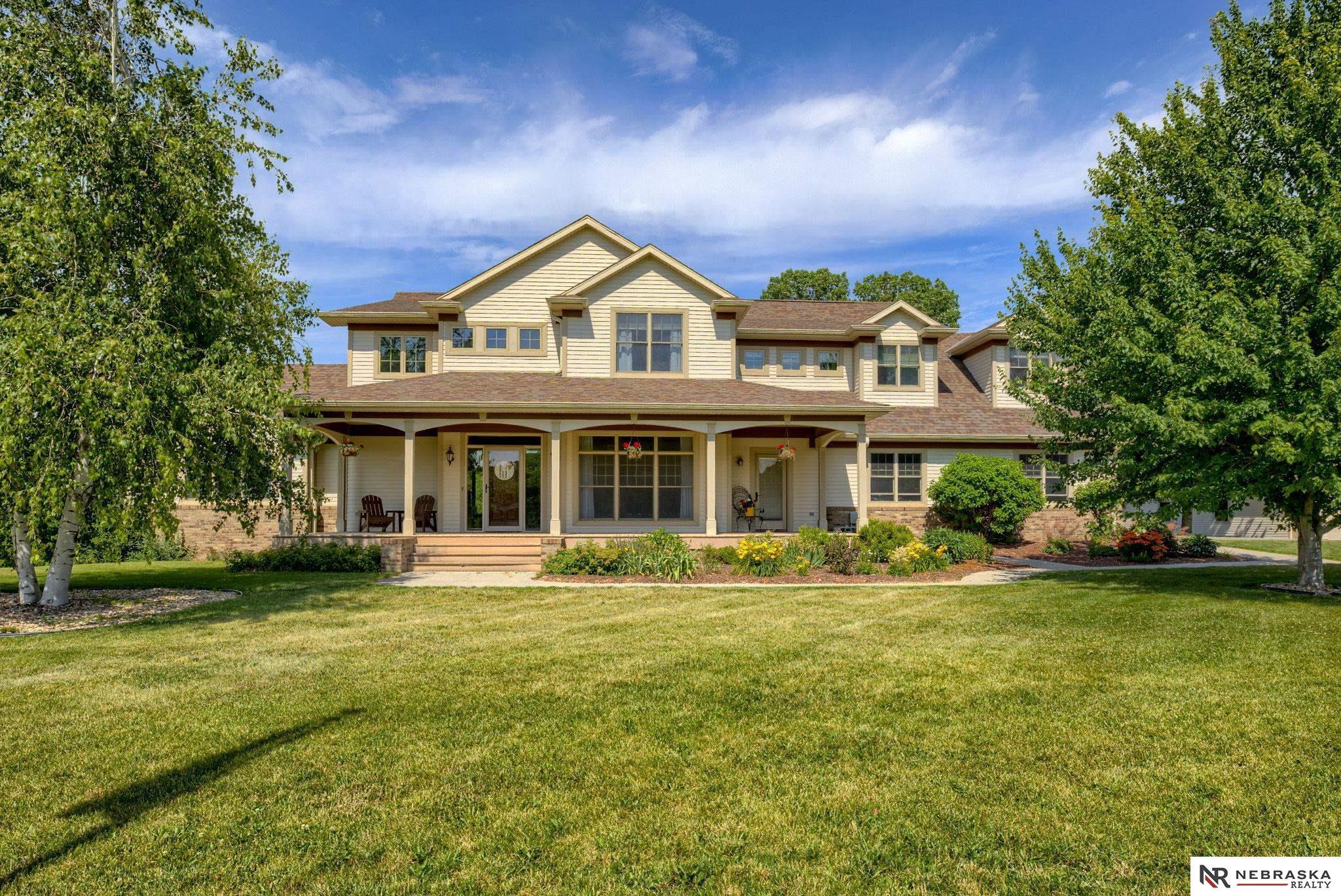 Property Photo: 814 Via Linda NE 68788