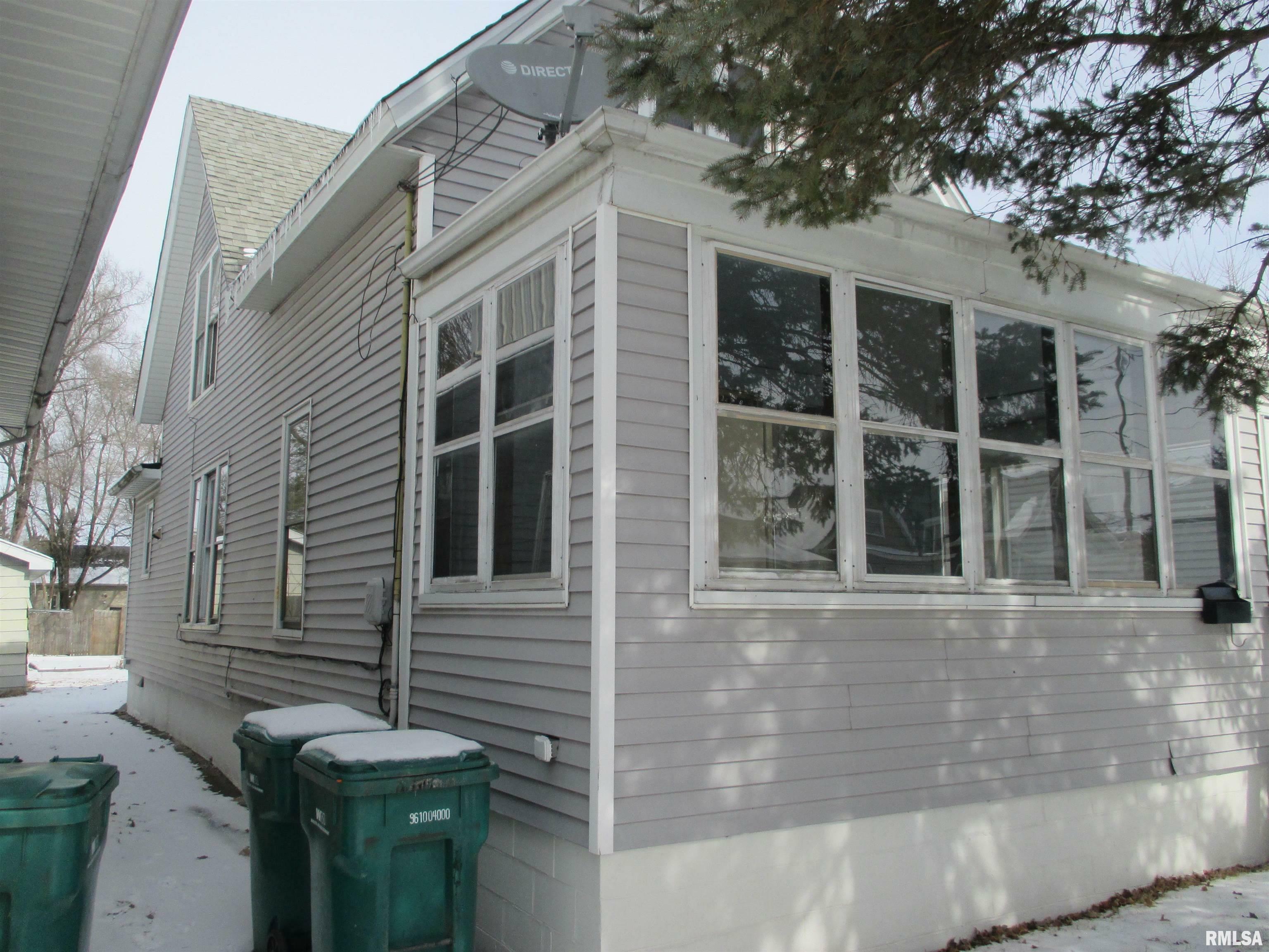 Property Photo:  1919 W Laura Avenue  IL 61604 