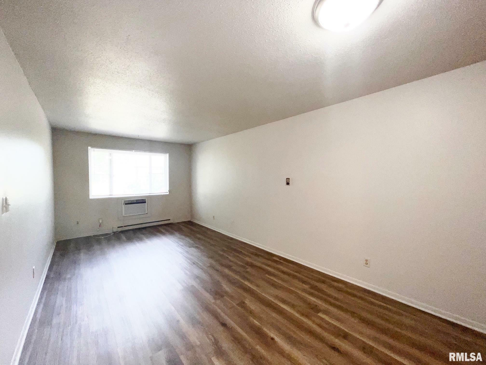 Property Photo:  15804 N 3rd Street #3  IL 61562 