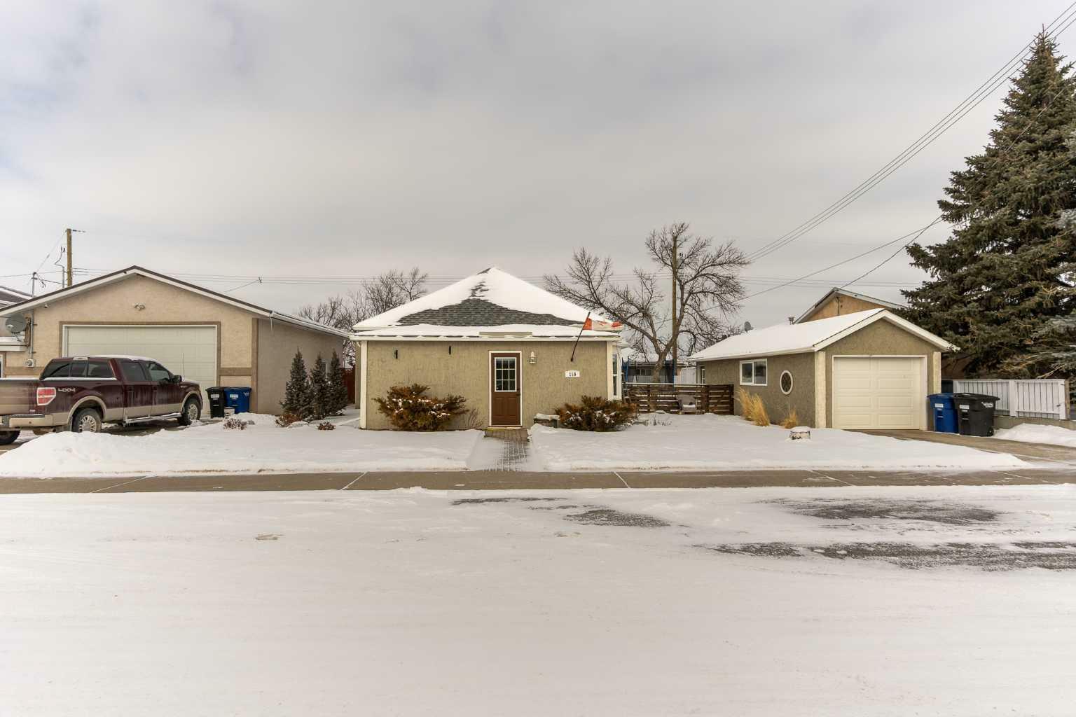 Property Photo:  119 17 Street  AB T0L 0Z0 