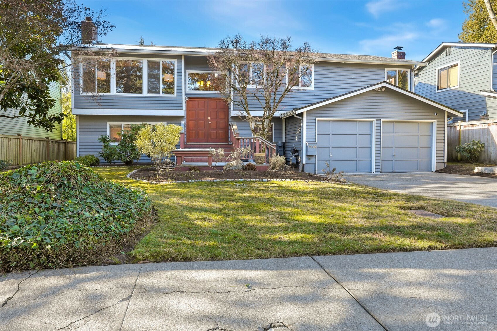 Property Photo:  7539  43rd Avenue NE  WA 98115 