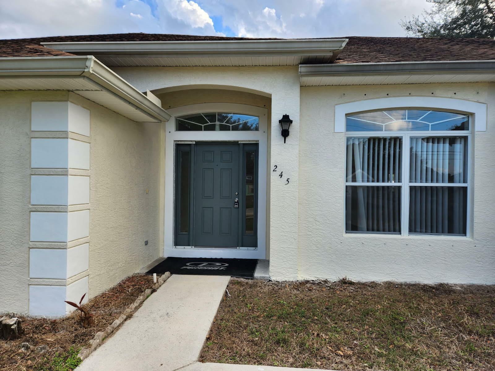 Property Photo:  245 SW Tulip Boulevard  FL 34953 