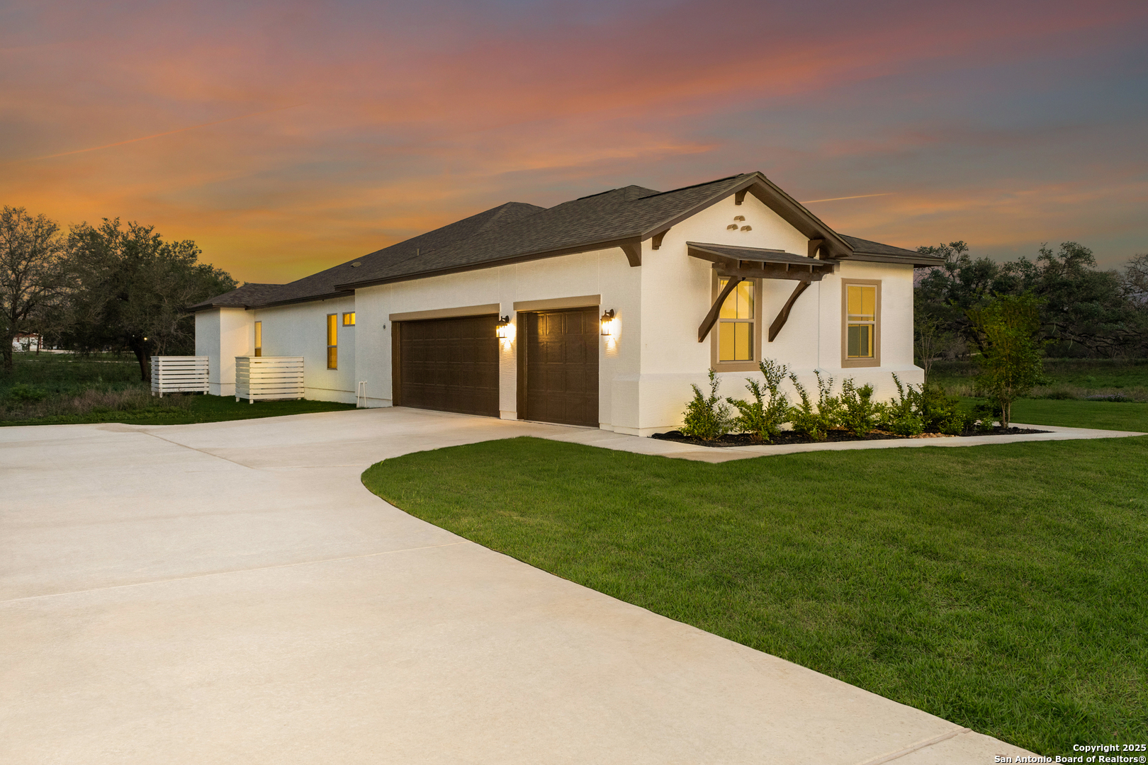 Property Photo: 239 Legend Park TX 78009