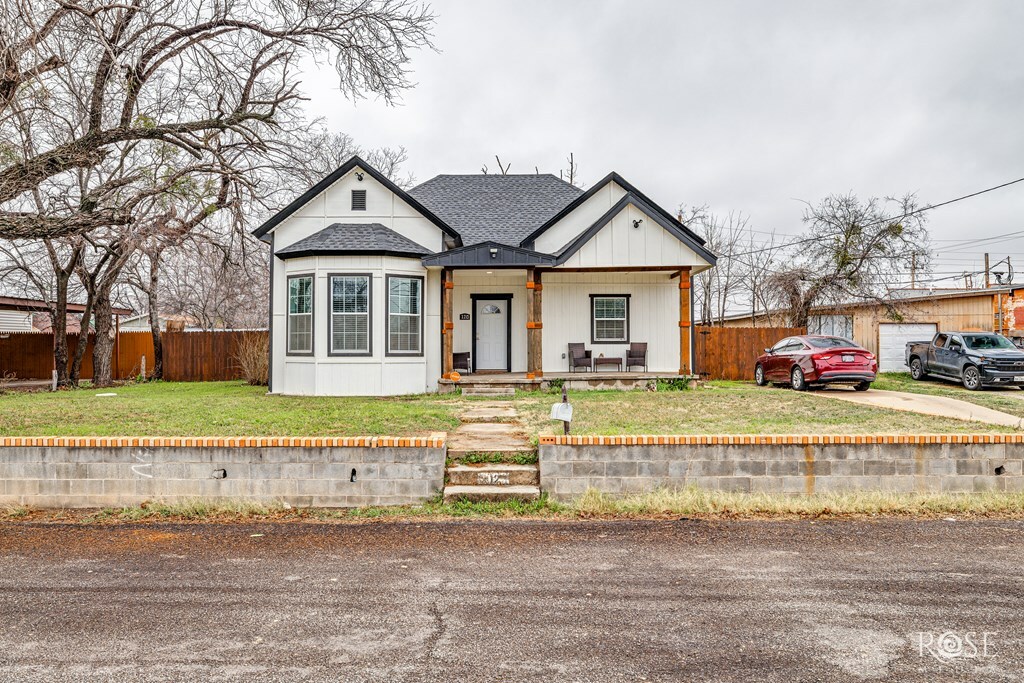 Property Photo:  12 W 8th St  TX 76903 