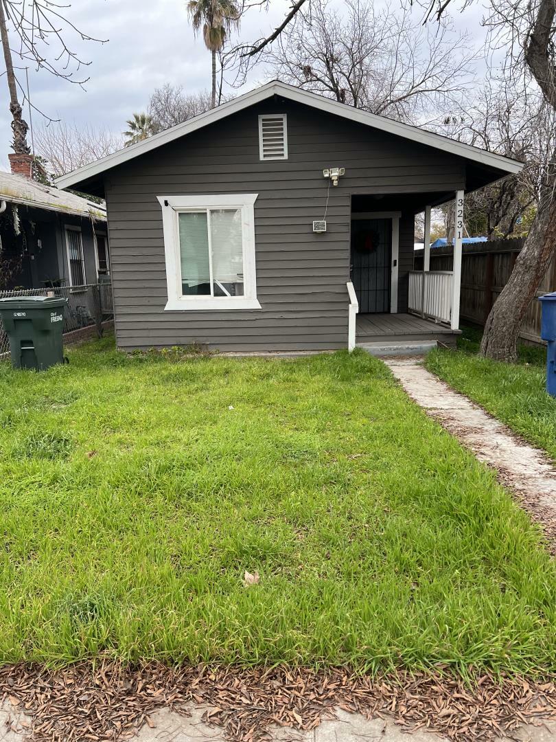 Property Photo:  3231 East Townsend  CA 93702 