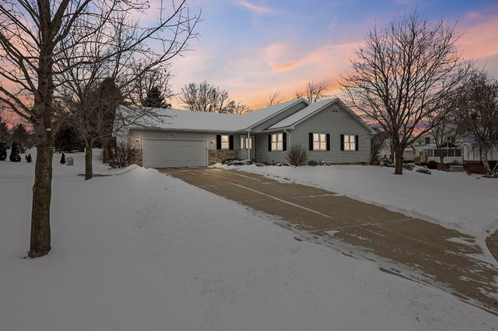 Property Photo:  308 Ashberry Court  WI 53589 