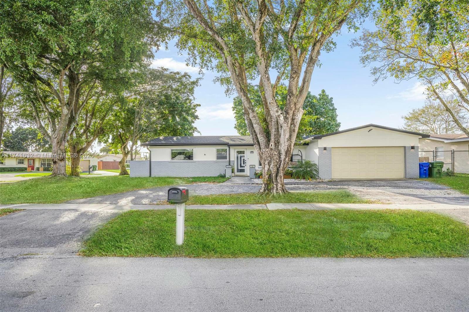 Property Photo:  2000 NW 106th Ave  FL 33026 