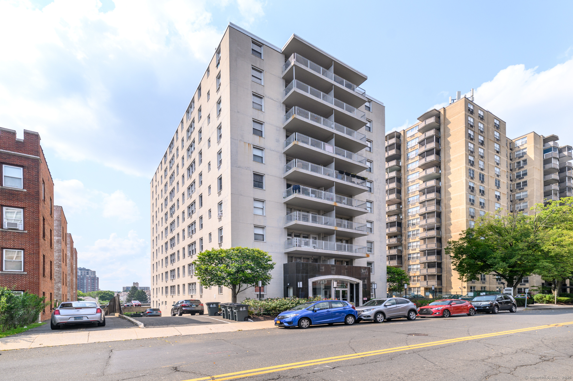 Property Photo:  30 Glenbrook Road Apt 1C  CT 06902 