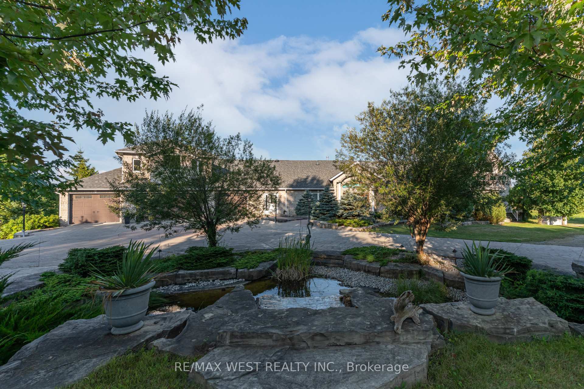 Property Photo: 31 Wispi Shore Road ON K9V 0K4