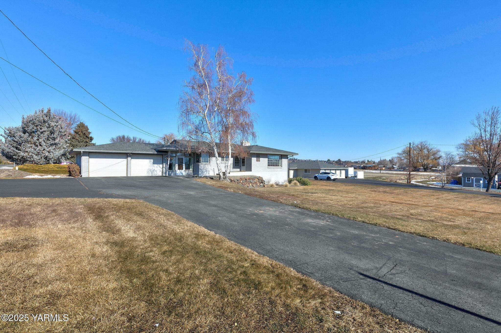 Property Photo:  8711 Tieton Dr  WA 98908 