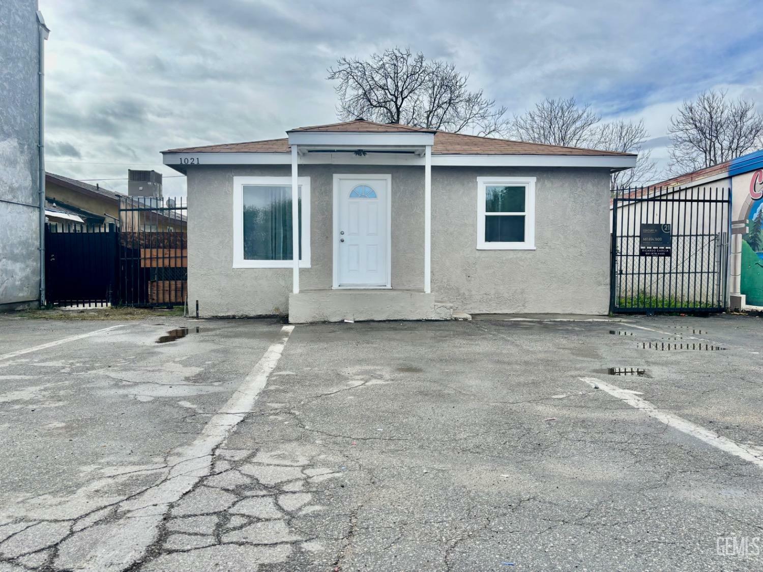 Property Photo:  1021 Ming Avenue  CA 93307 