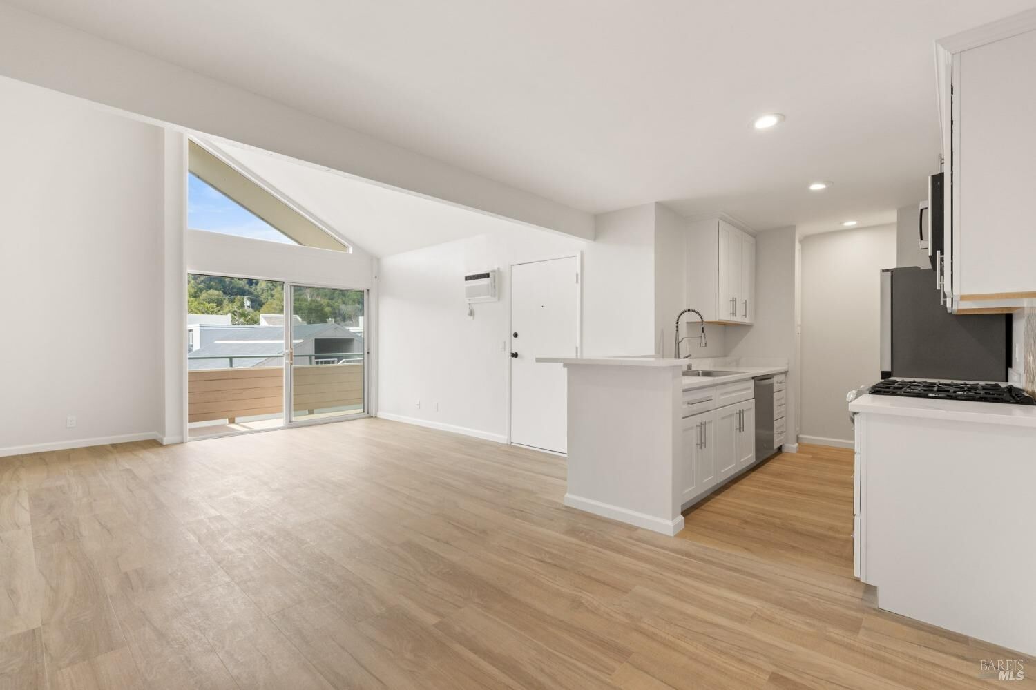 Property Photo:  410 Larkspur Plaza Drive  CA 94939 