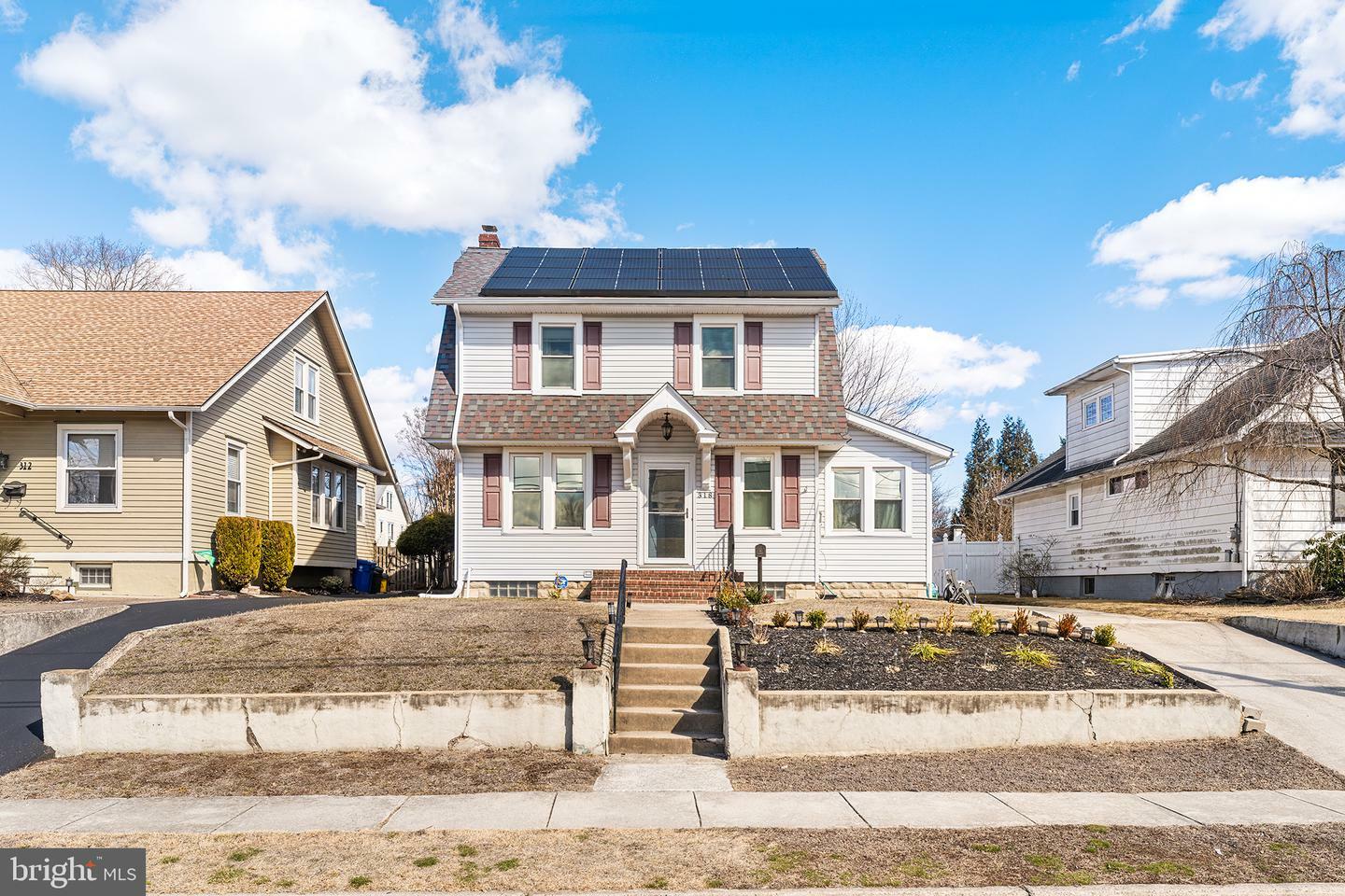 Property Photo:  318 Center Avenue  NJ 08075 